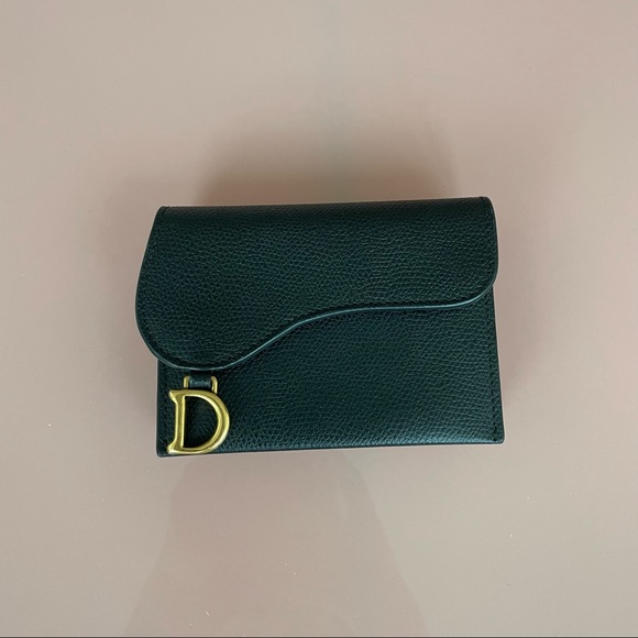 SADDLE FLAP CARD HOLDER - Picture 1 of 8